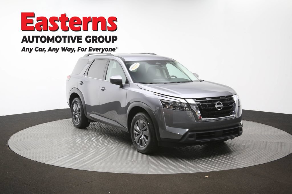 Used 2025 Nissan Pathfinder SV FWD image 50
