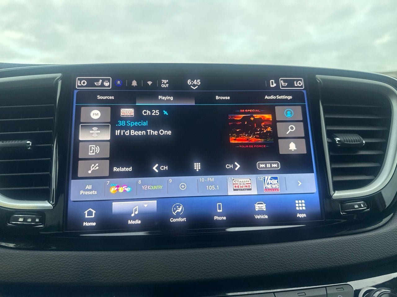 Used 2025 Chrysler Pacifica Select FWD image 41