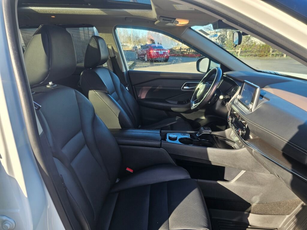 Used 2021 Nissan Rogue SV image 11