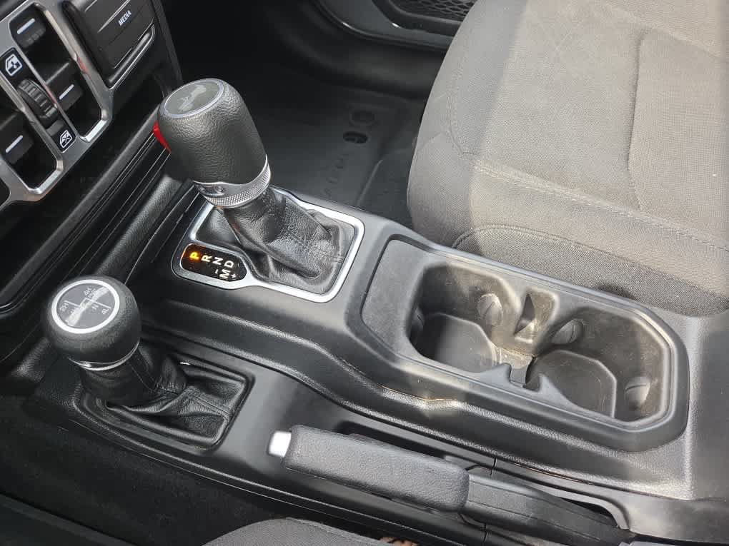 Used 2023 Jeep Wrangler Unlimited w/ Convenience Group AWD/4WD image 28
