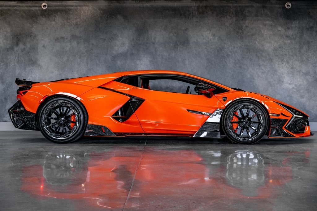 Used 2024 Lamborghini Revuelto AWD/4WD image 9