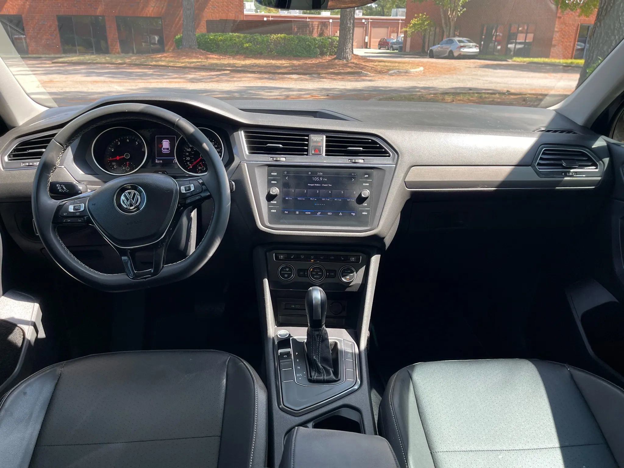 Used 2021 Volkswagen Tiguan SE image 16