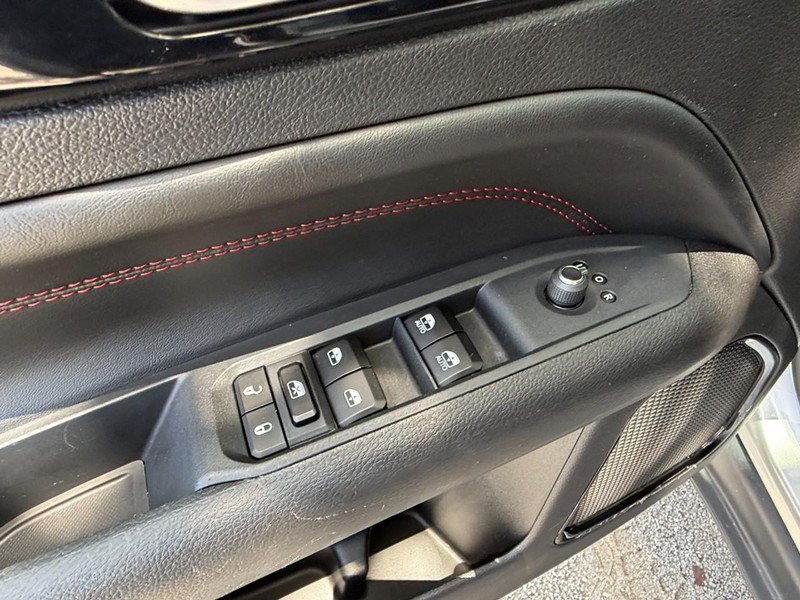 Used 2025 Jeep Compass Trailhawk AWD/4WD image 23