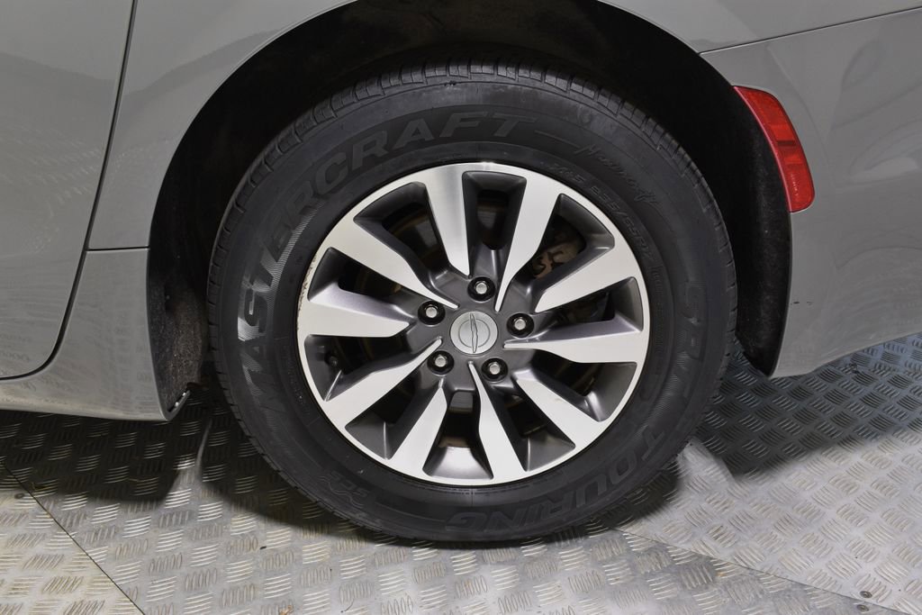 Used 2020 Chrysler Pacifica Touring-L Plus image 35