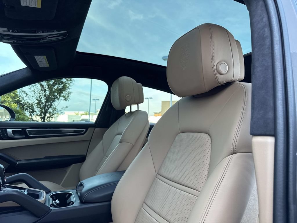Used 2022 Porsche Cayenne GTS AWD/4WD image 20