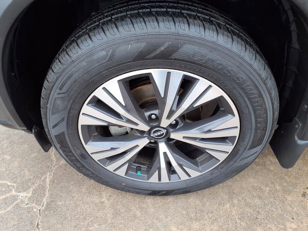 Used 2023 Nissan Rogue SV image 17