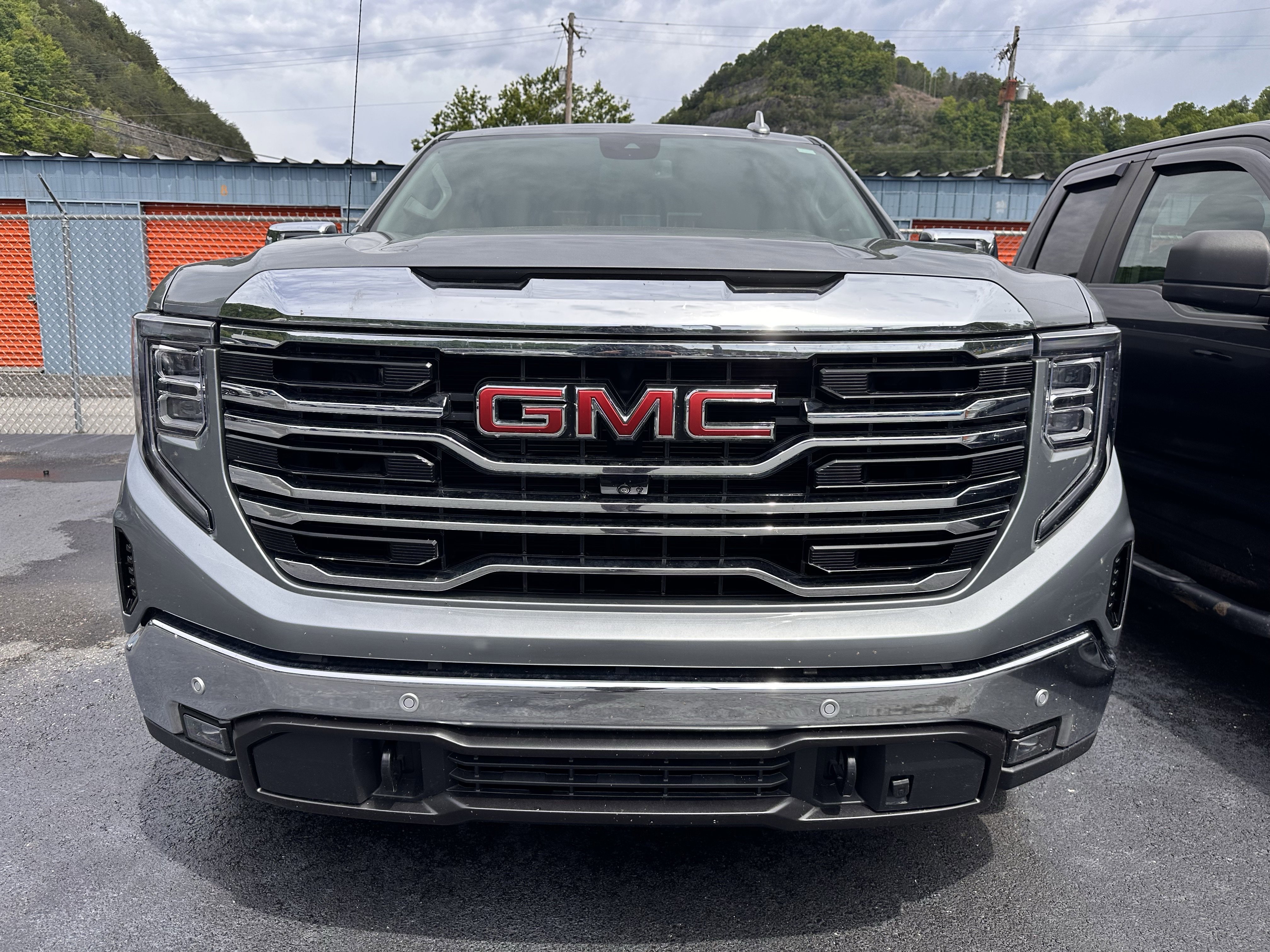 Used 2025 GMC Sierra 1500 SLT w/ SLT Premium Plus Package AWD/4WD image 2