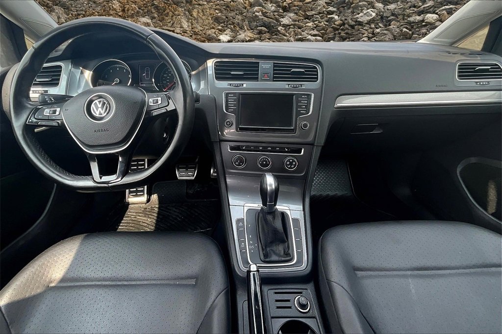 Used 2017 Volkswagen Golf Alltrack S image 13
