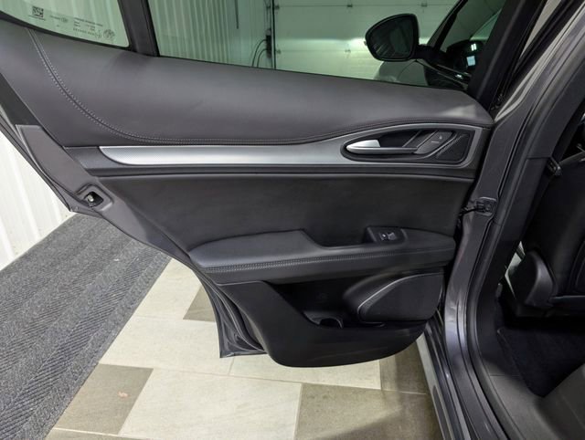 Used 2023 Alfa Romeo Stelvio Veloce image 9
