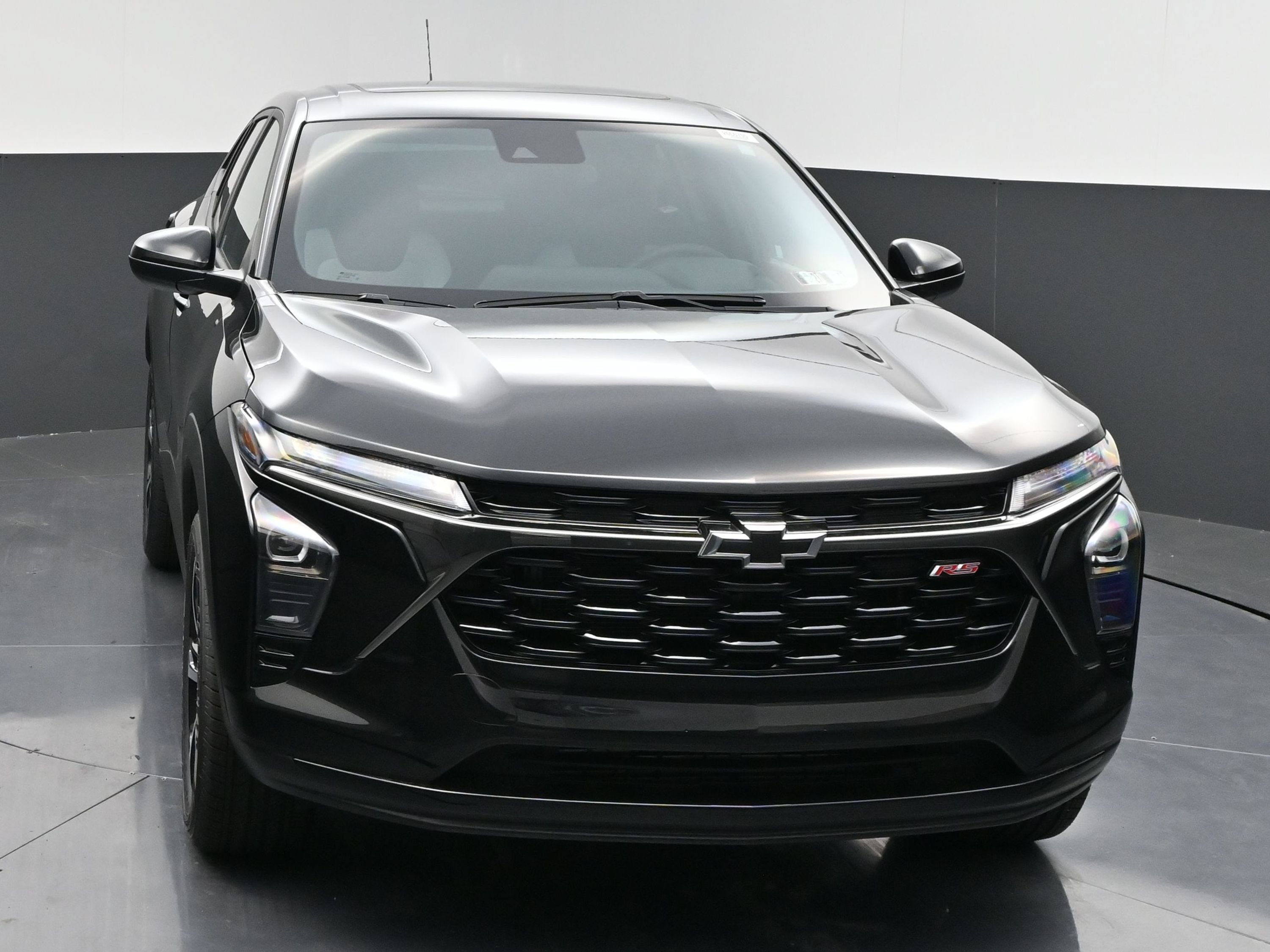 Used 2026 Chevrolet Trax RS w/ Sunroof Package FWD image 3