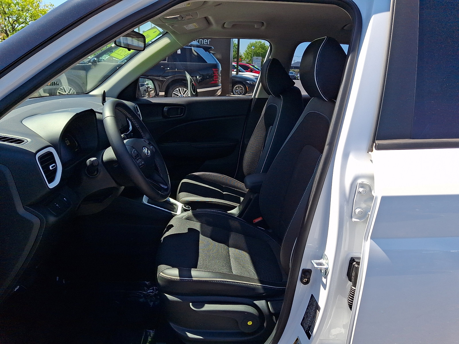 Certified 2023 Hyundai Venue Limited w/ Cargo Package FWD image 13
