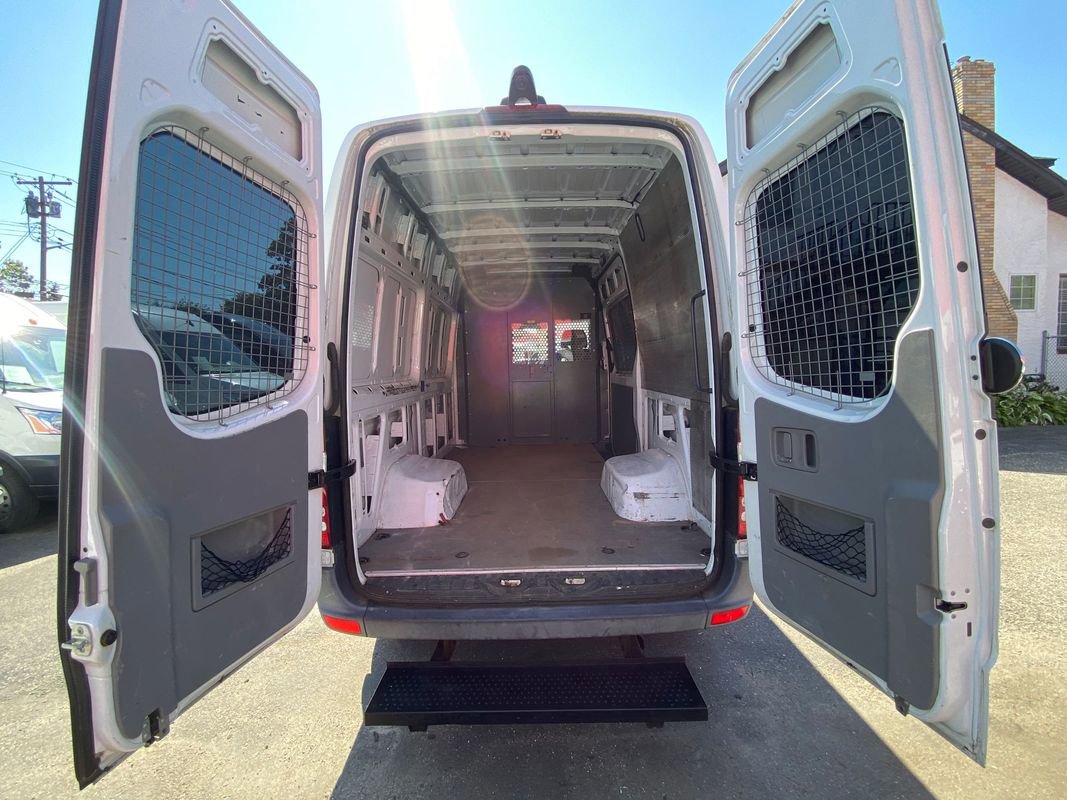 Used 2013 Freightliner Sprinter 3500 image 25