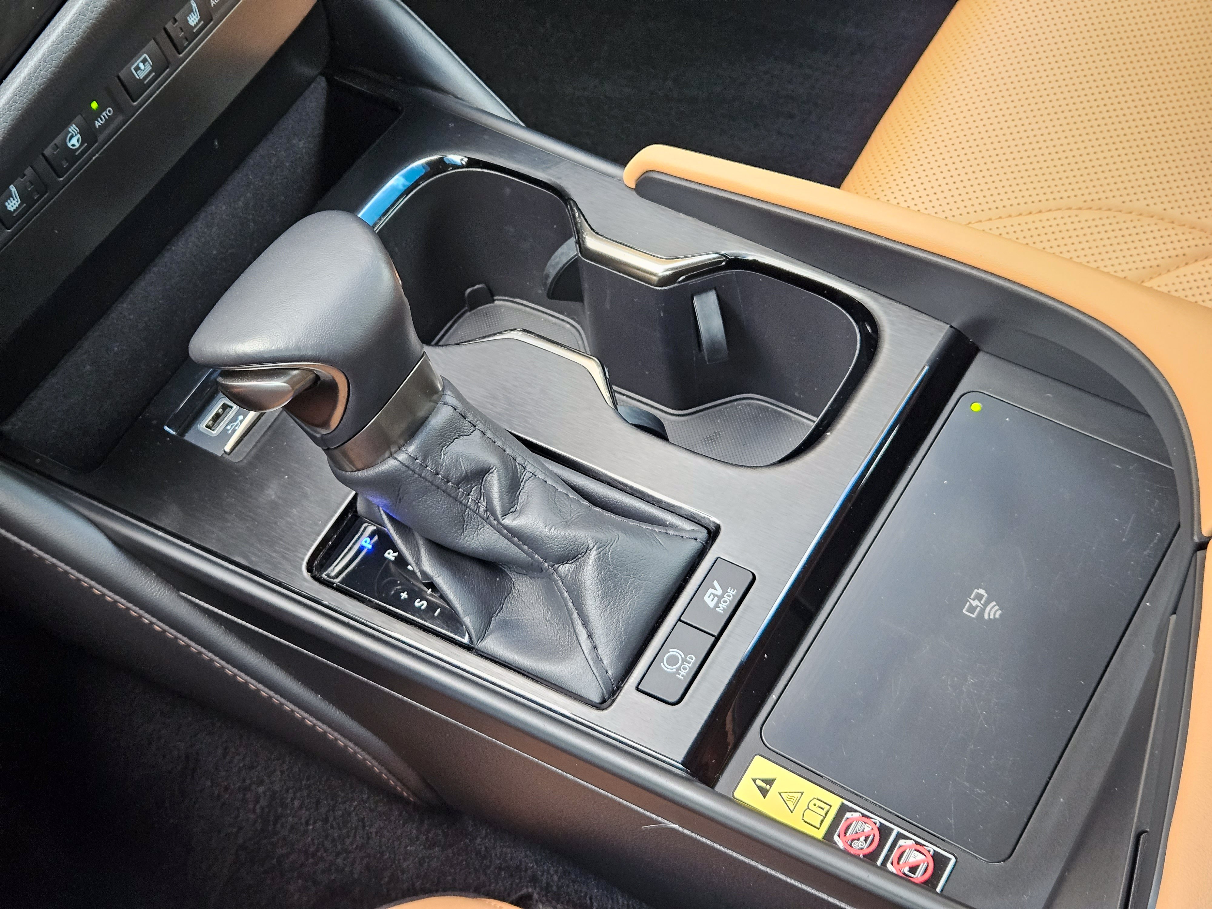 Used 2023 Lexus ES 300h Ultra Luxury w/ Accessory Package (Z2) FWD image 21