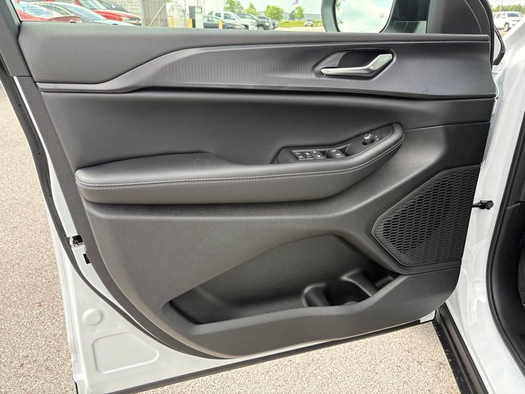 New 2026 Jeep Grand Cherokee L Laredo AWD/4WD image 8