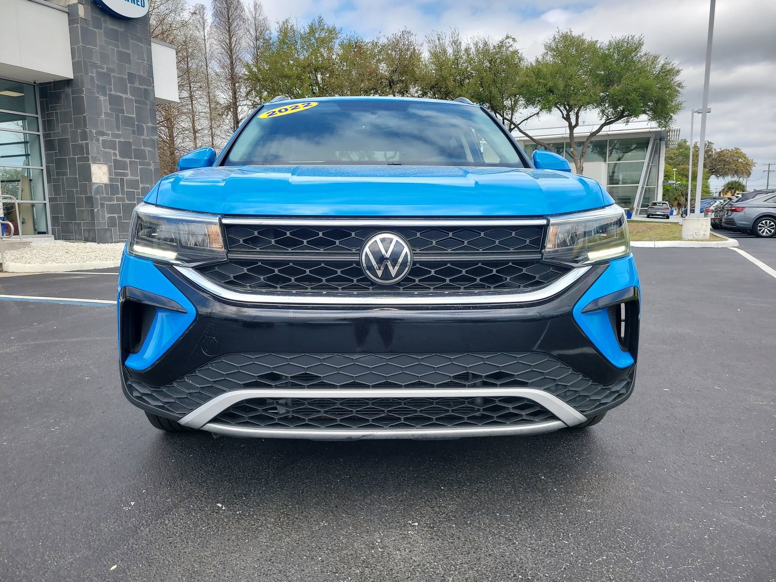 Used 2022 Volkswagen Taos SE image 3