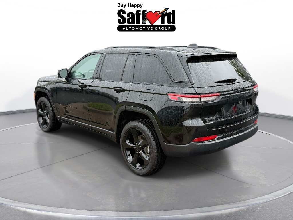 Used 2025 Jeep Grand Cherokee Altitude AWD/4WD image 5