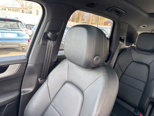 Used 2024 Porsche Cayenne w/ Premium Package image 29