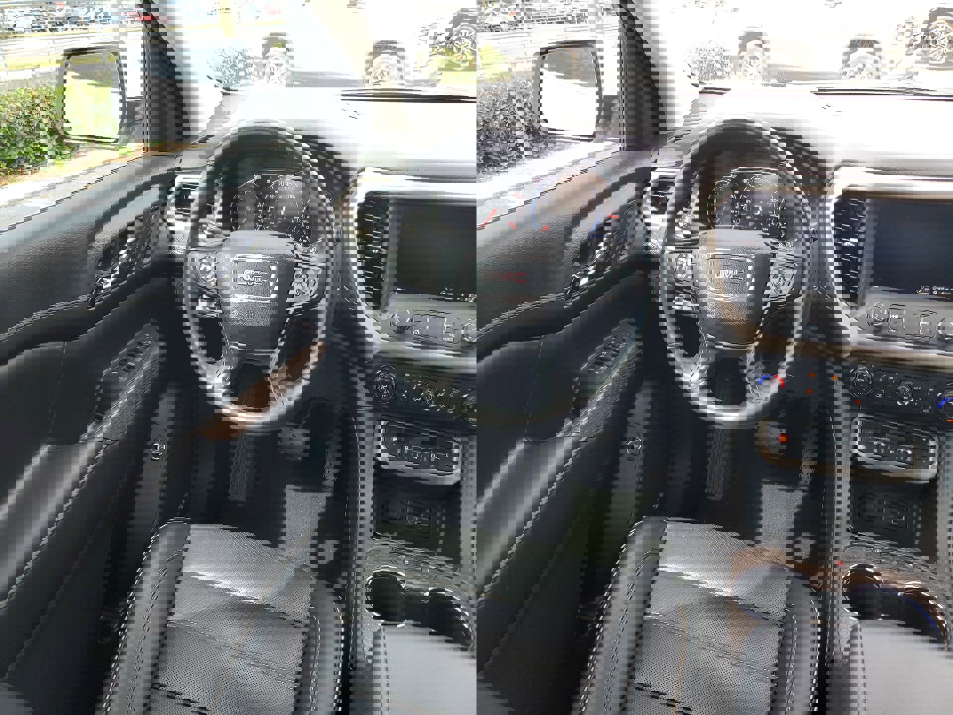 Used 2021 GMC Acadia Denali w/ Denali Technology Package image 61