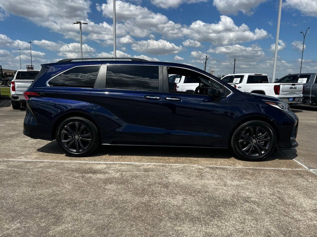 Used 2022 Toyota Sienna XSE image 13