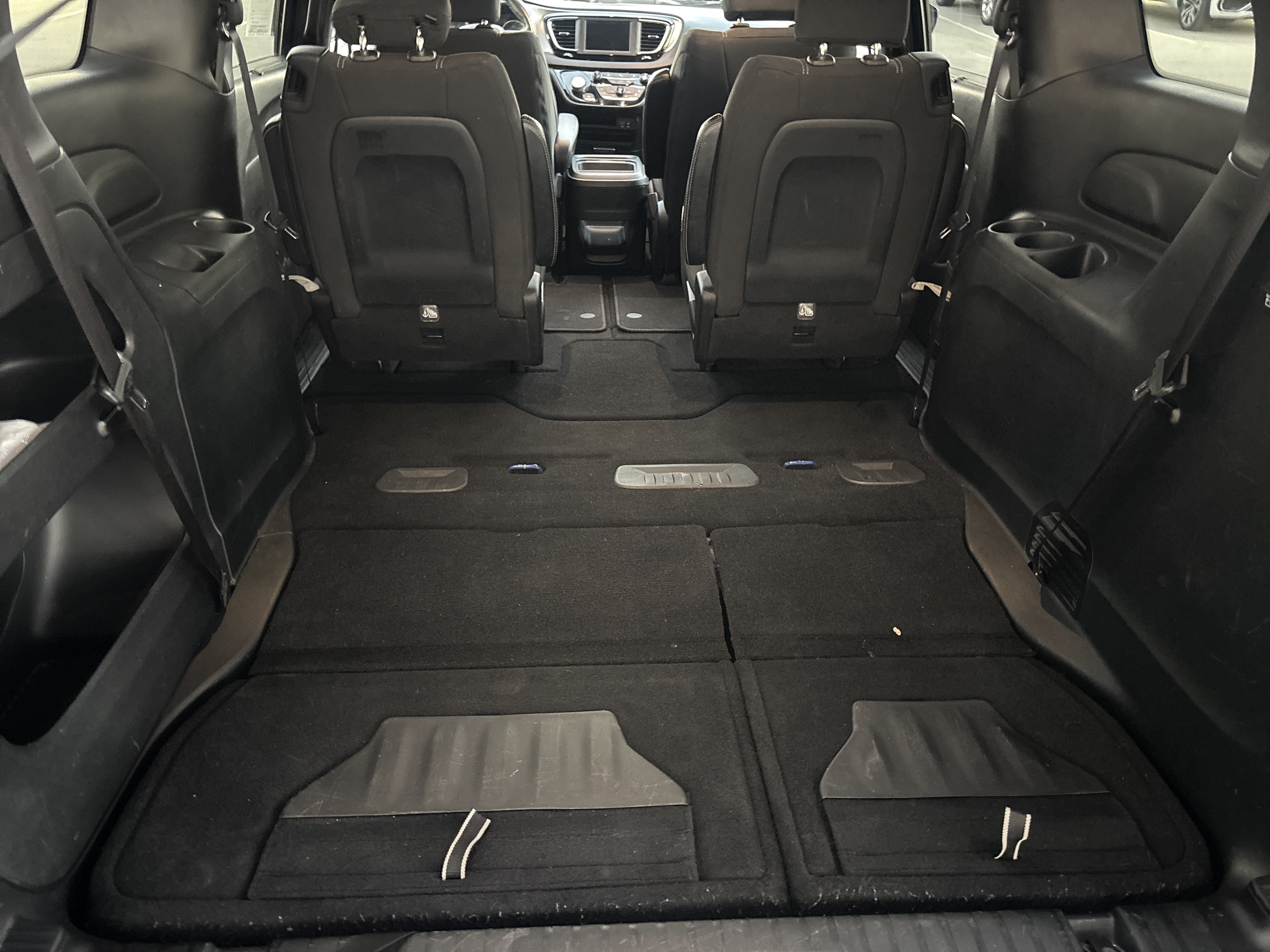 Used 2020 Chrysler Pacifica Touring w/ S Appearance Package FWD image 33