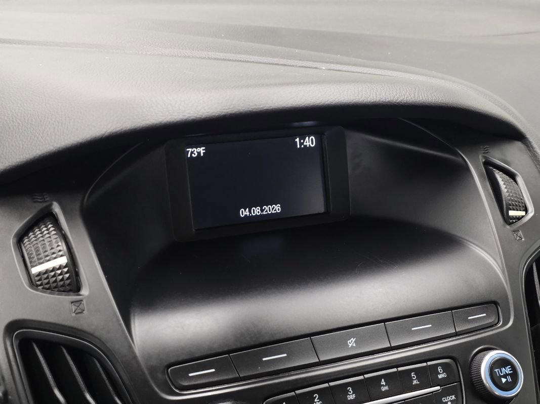 Used 2018 Ford Focus SE w/ Cold Weather Package FWD image 31