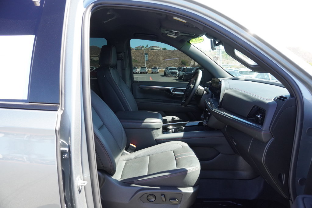 Used 2026 Chevrolet Suburban RST w/ Comfort Package RWD image 30