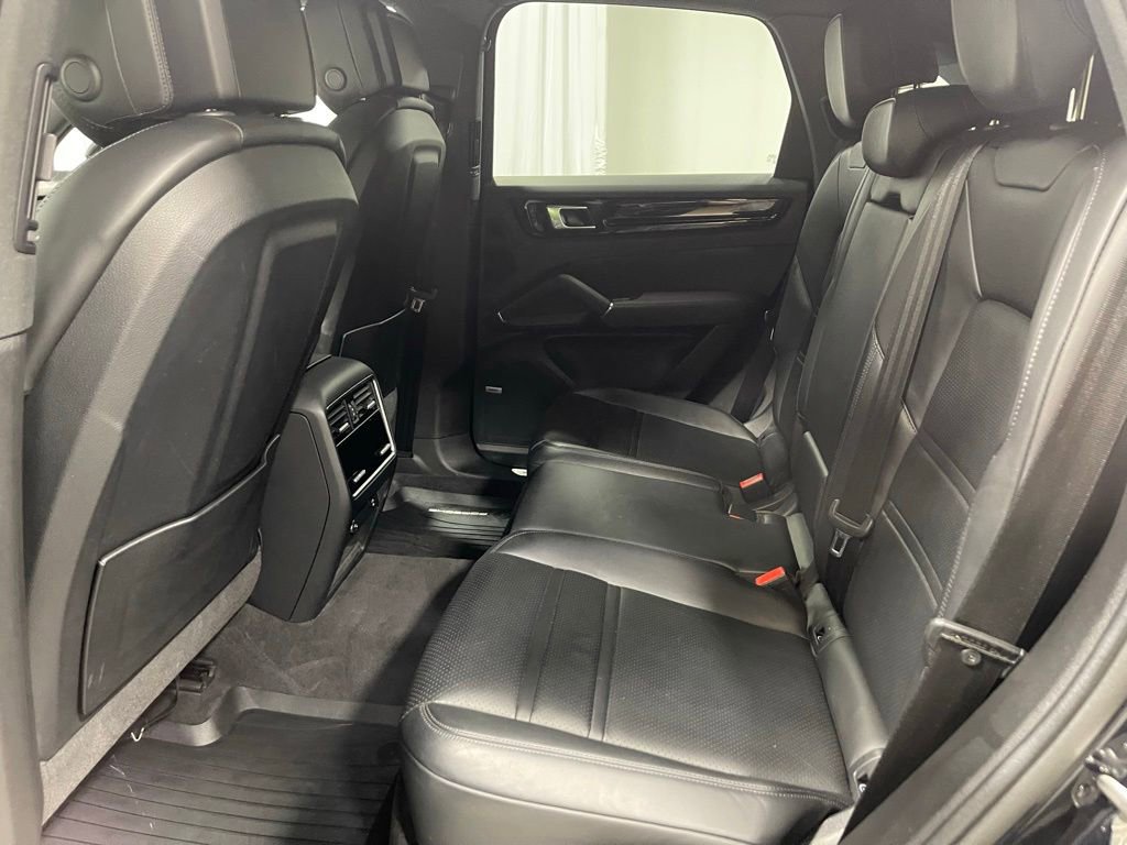 Used 2022 Porsche Cayenne AWD/4WD image 22