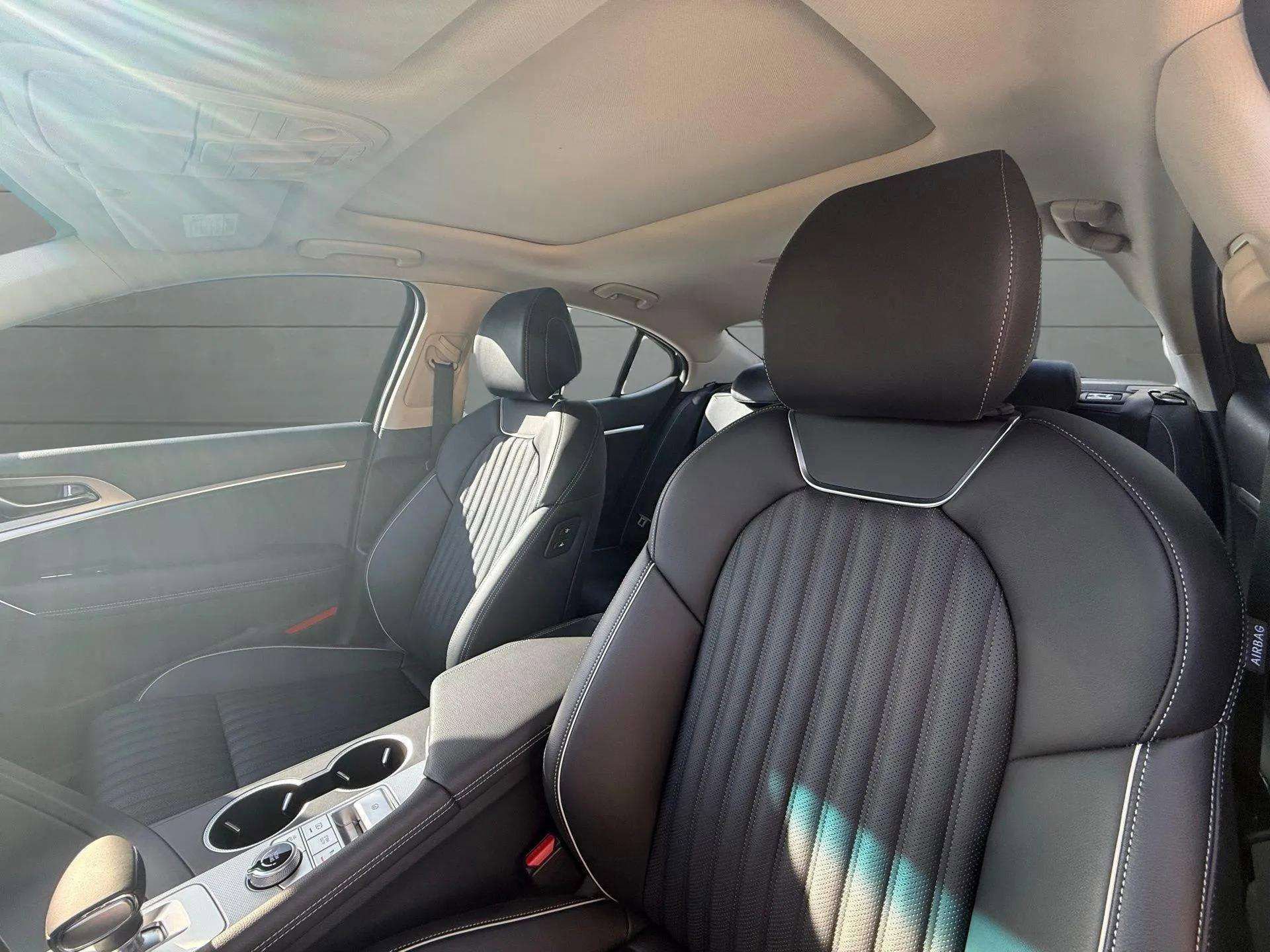 Used 2026 Genesis G70 2.5T Prestige image 23
