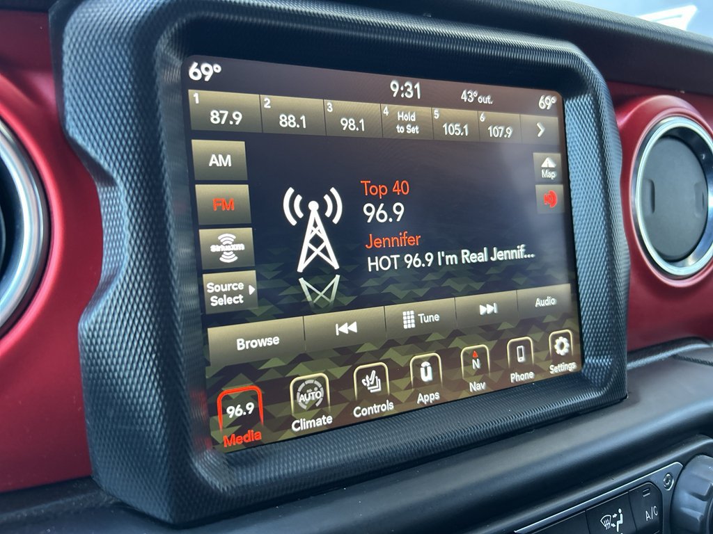 Used 2021 Jeep Gladiator Rubicon w/ Uconnect 4C Nav & Sound Group AWD/4WD image 17
