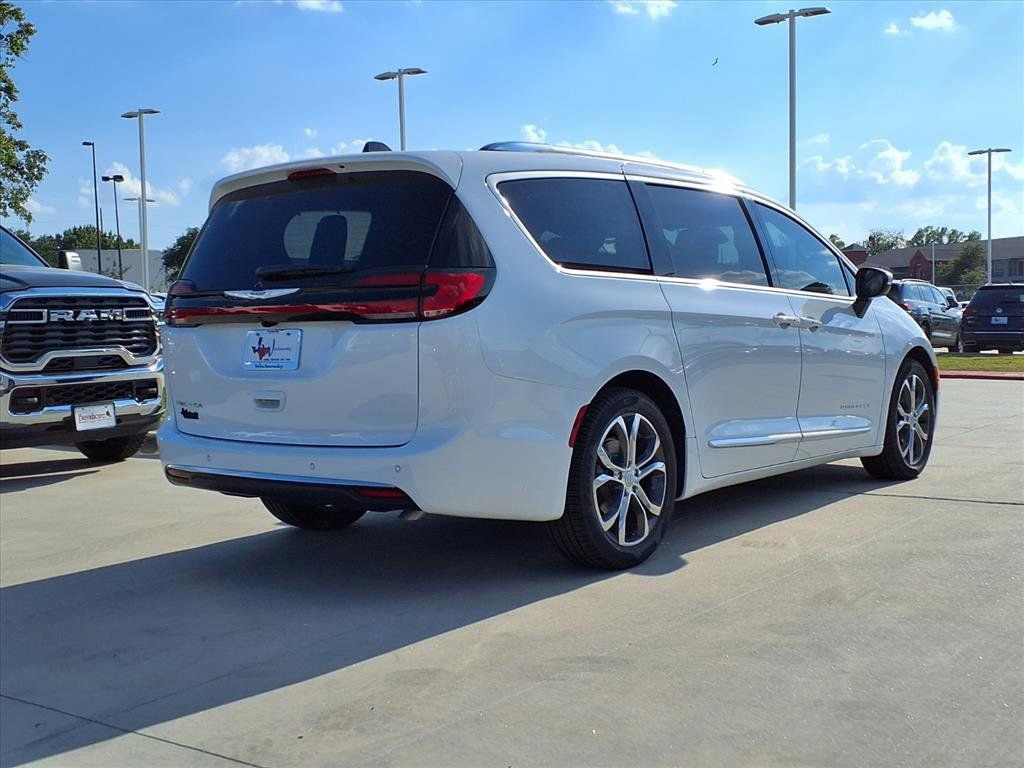 New 2026 Chrysler Pacifica Pinnacle image 6