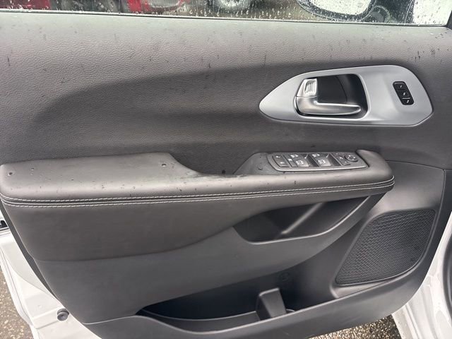 New 2026 Chrysler Pacifica Limited image 21