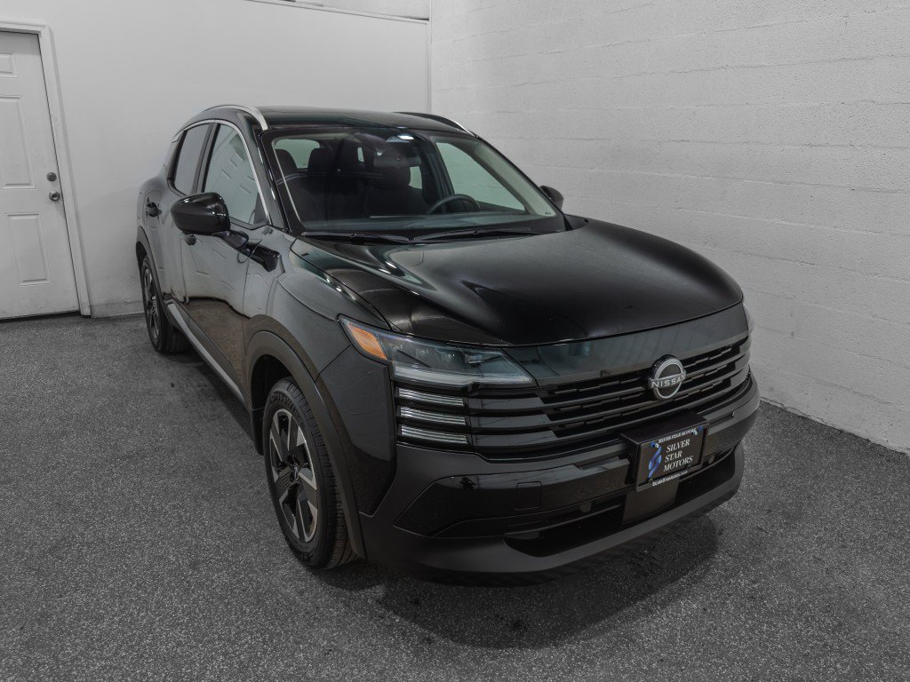 Used 2025 Nissan Kicks SV w/ SV Premium Package AWD/4WD image 2