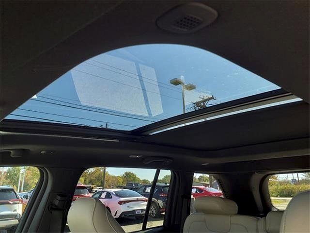 New 2024 Jeep Grand Cherokee Limited 4xe image 10