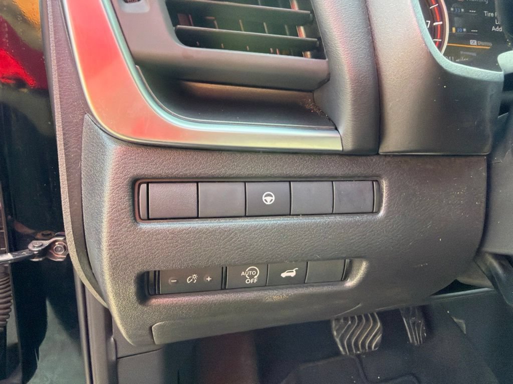 Used 2024 Nissan Rogue SV FWD image 21