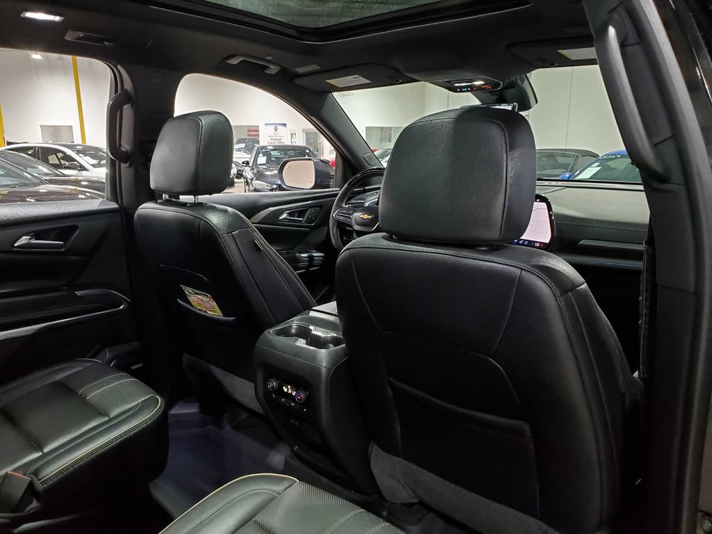 Used 2025 Chevrolet Traverse High Country FWD image 21
