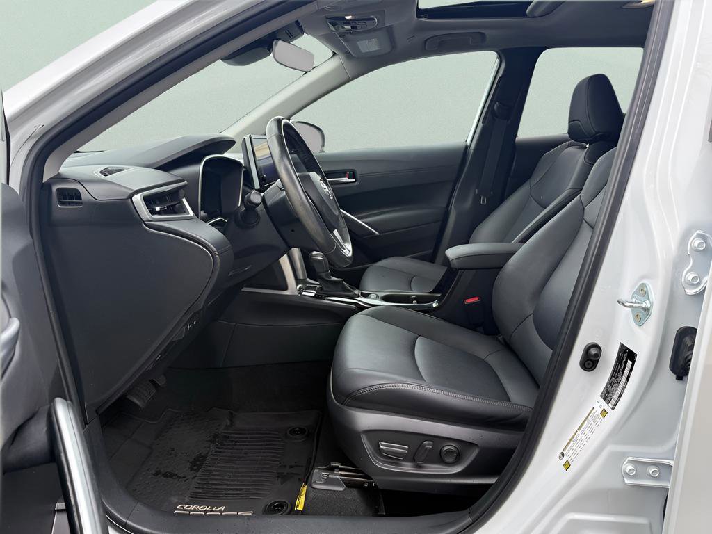 Used 2023 Toyota Corolla Cross XLE w/ Convenience Package AWD/4WD image 9