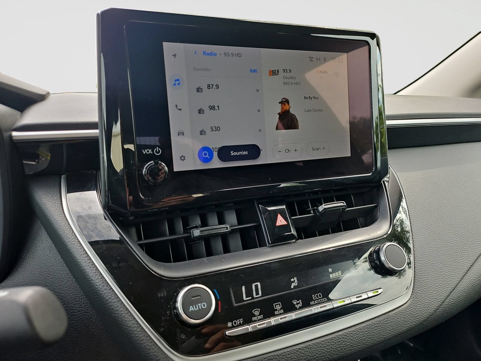 Used 2025 Toyota Corolla LE FWD image 27