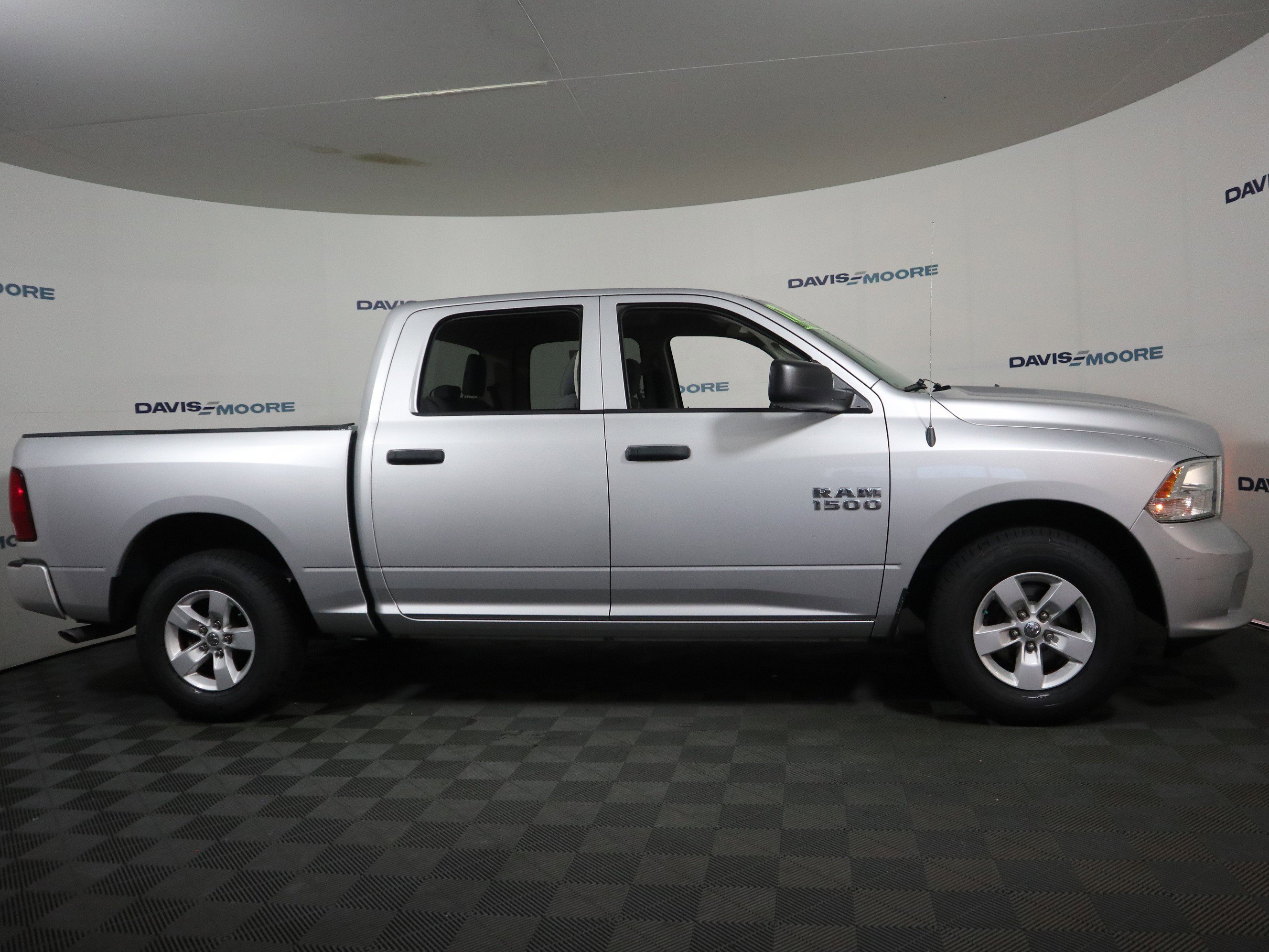 Used 2017 RAM 1500 Express image 4