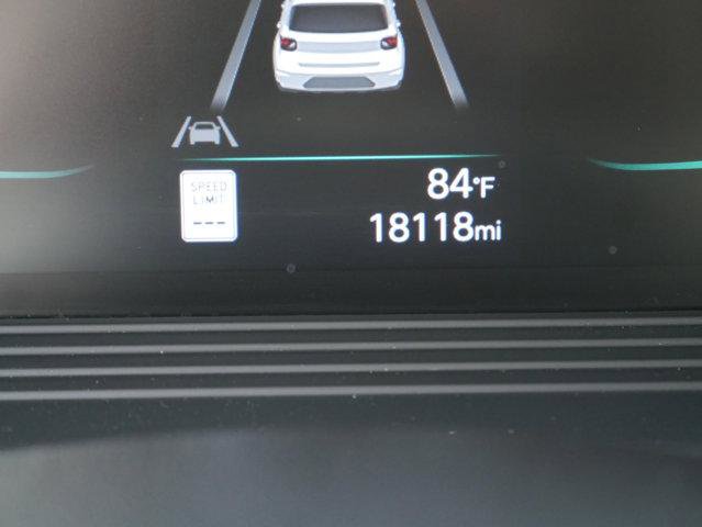 Used 2023 Hyundai Venue Limited image 27