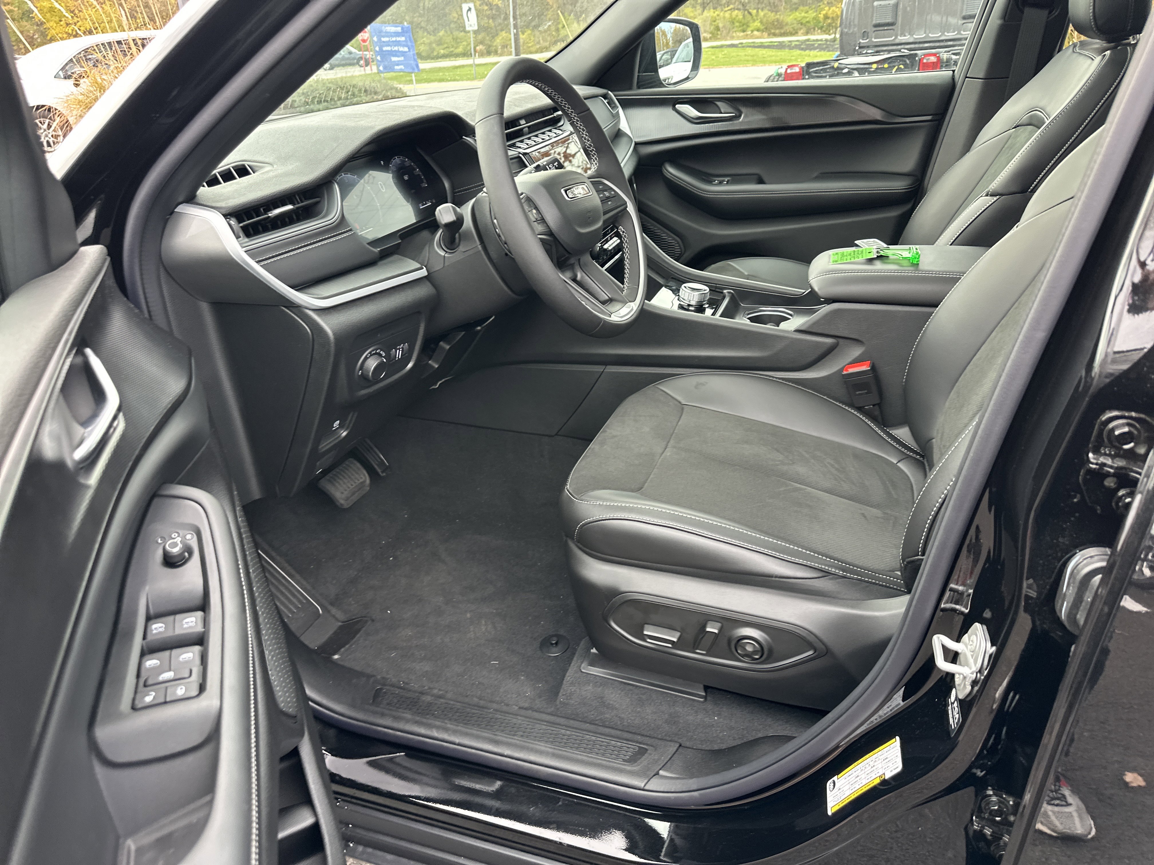 New 2025 Jeep Grand Cherokee L Altitude image 25