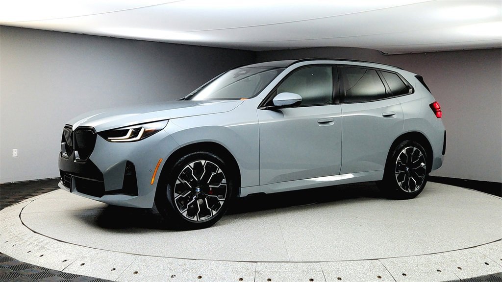 Used 2025 BMW X3 xDrive30i w/ Premium Package image 3