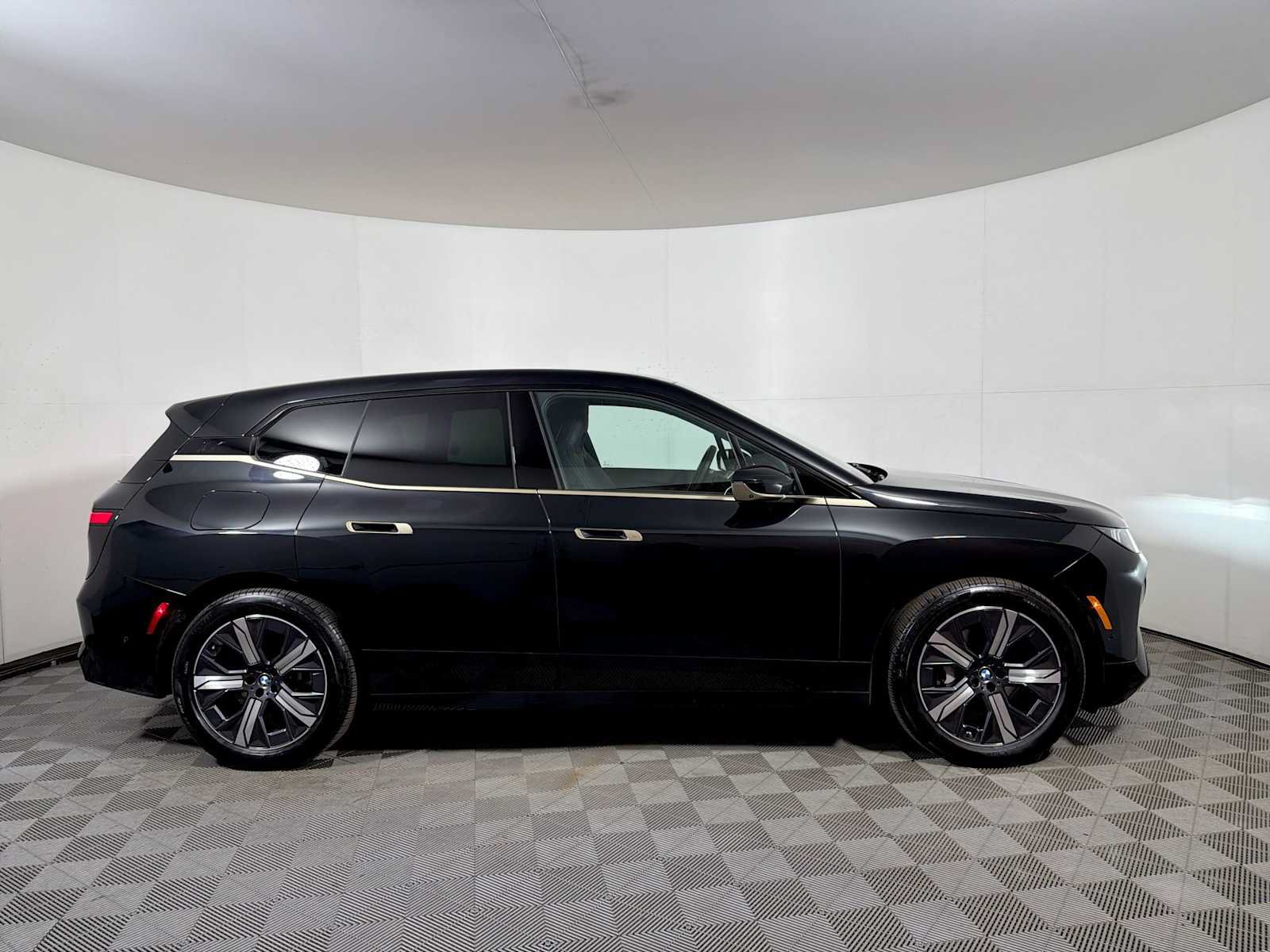 Used 2026 BMW iX xDrive60 AWD/4WD image 7