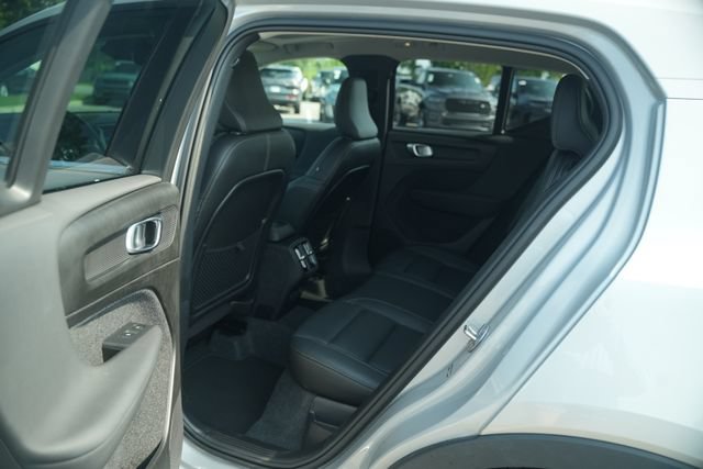 Used 2025 Volvo XC40 B5 Plus AWD/4WD image 16