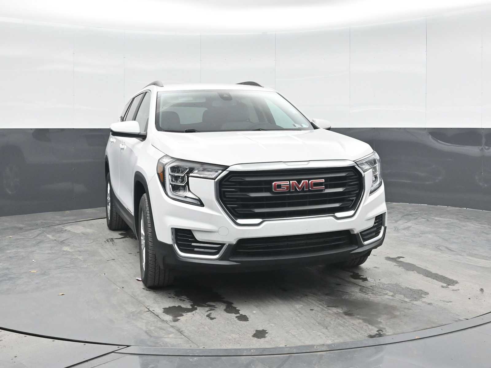 Used 2023 GMC Terrain SLE w/ Driver Convenience Package AWD/4WD image 6