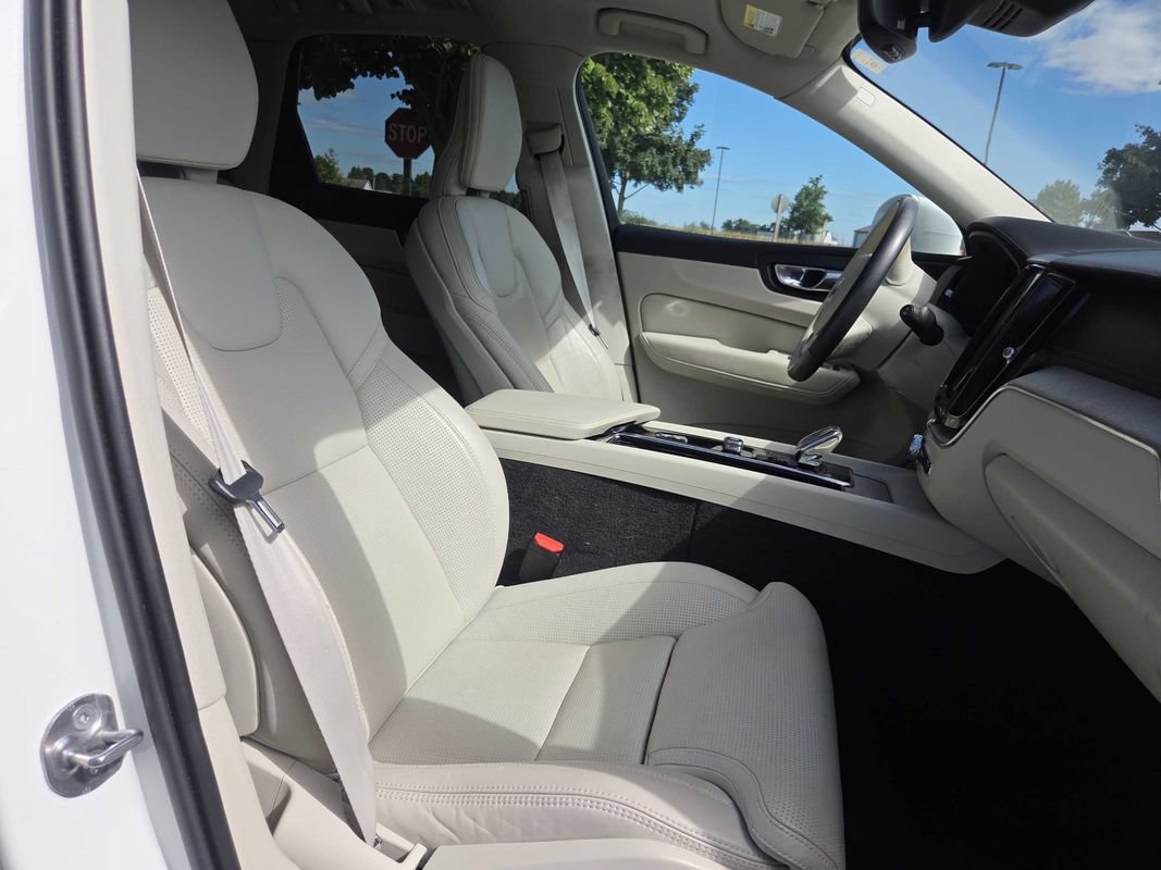 Used 2022 Volvo XC60 B5 Inscription AWD/4WD image 14