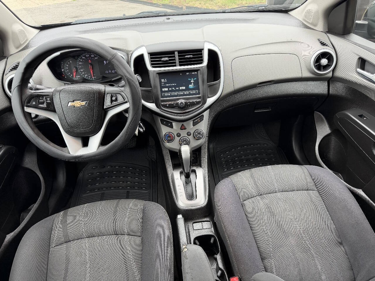 Used 2017 Chevrolet Sonic LT FWD image 9