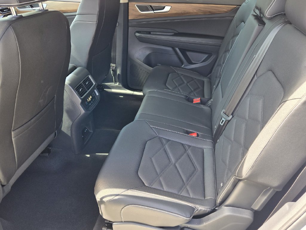 Certified 2026 Volkswagen Atlas SE w/ Panoramic Sunroof Package FWD image 12