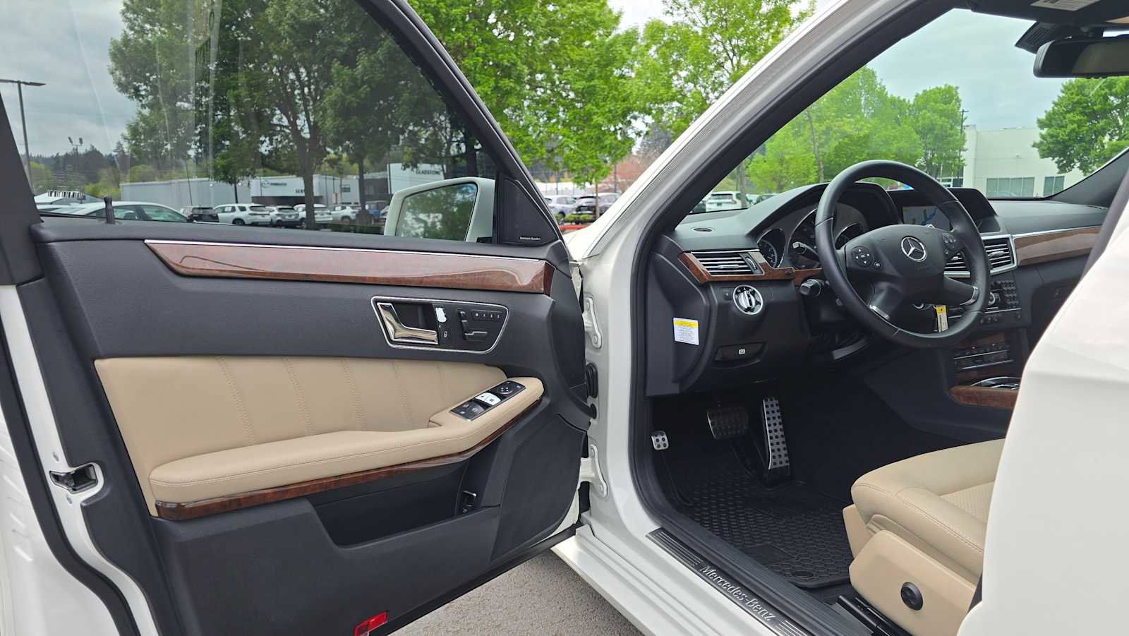 Used 2011 Mercedes-Benz E 350 Sedan image 19