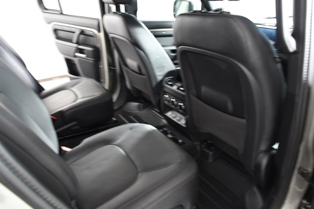 Used 2025 Land Rover Defender 130 X-Dynamic SE image 22