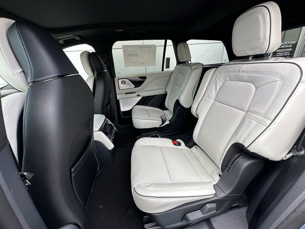New 2026 Lincoln Aviator Black Label w/ Jet Appearance Package AWD/4WD image 19